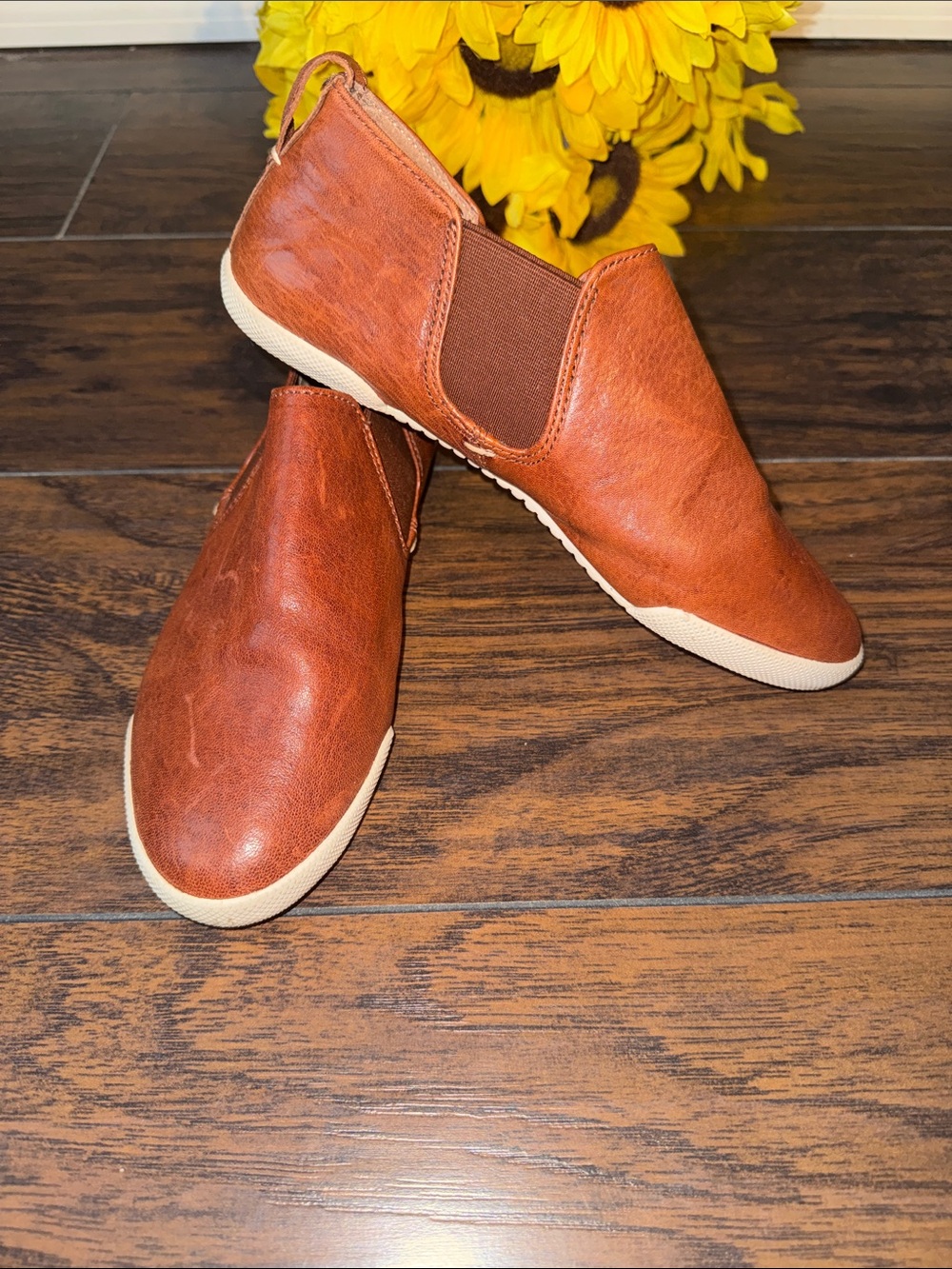 Frye Melanie Chelsea Ankle Leather Boot